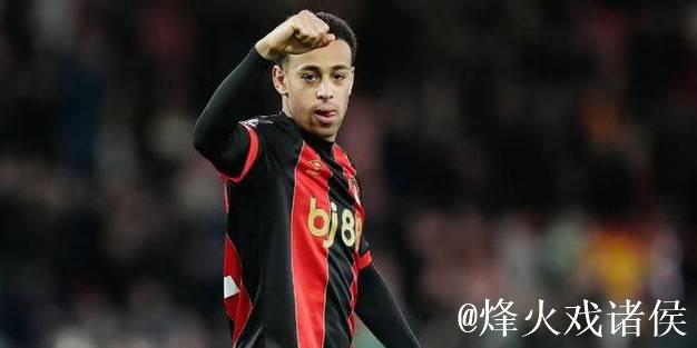 电讯报：泰勒-亚当斯可能是曼联所寻找的六号位的答案