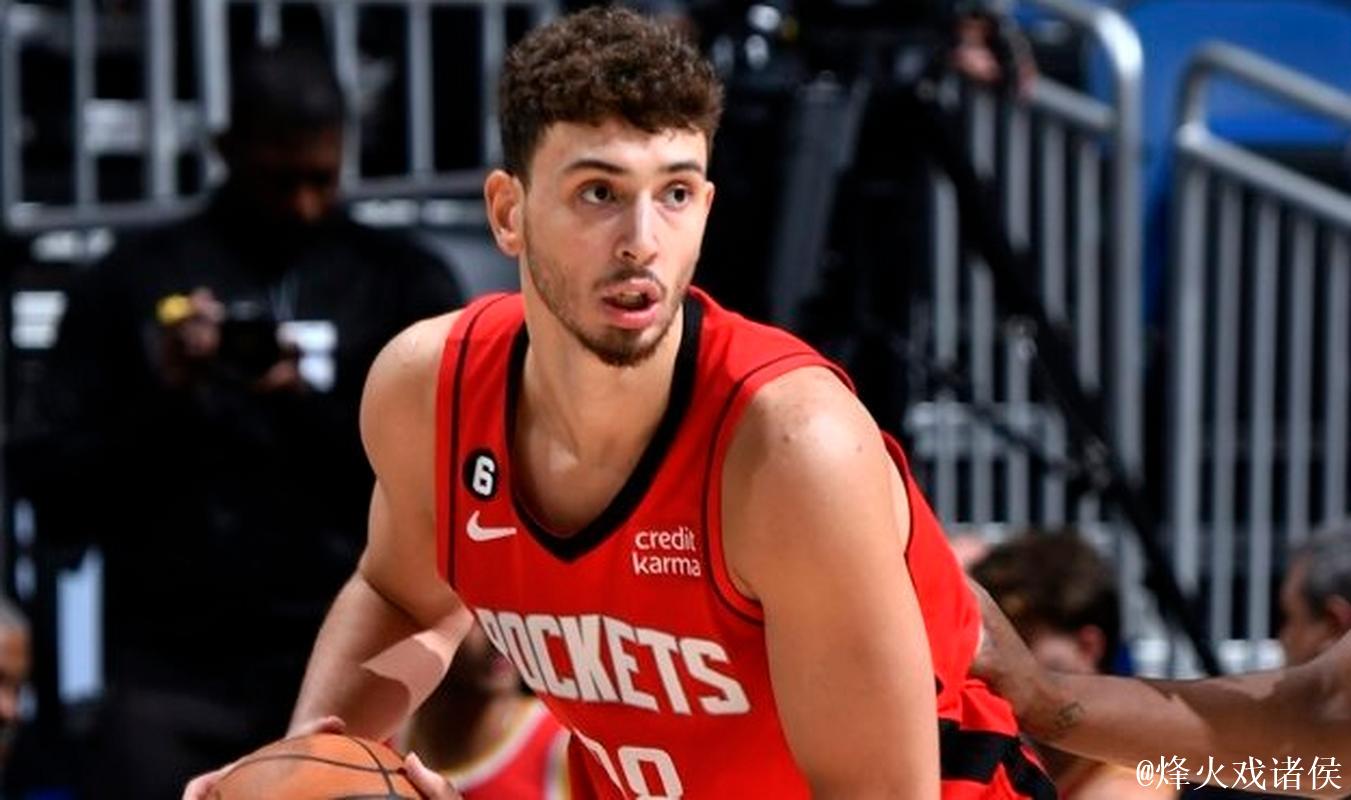 申京上半场10投6中，得到14分3篮板5助攻1抢断1封盖