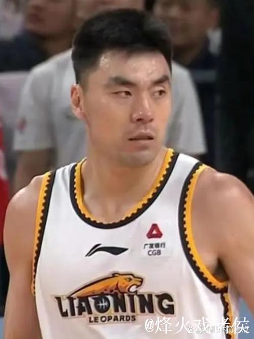 希望没有大碍！辽宁队老将李晓旭无对抗受伤