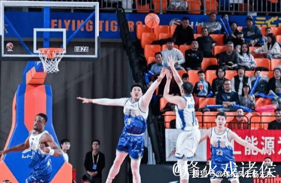 17年魔咒终结!青岛三分雨射穿新疆,CBA黑马狂飙夜彻底搅乱联赛格局 17年魔咒终结!青岛三分雨射穿新疆,CBA黑马狂飙夜彻底搅乱联赛格局